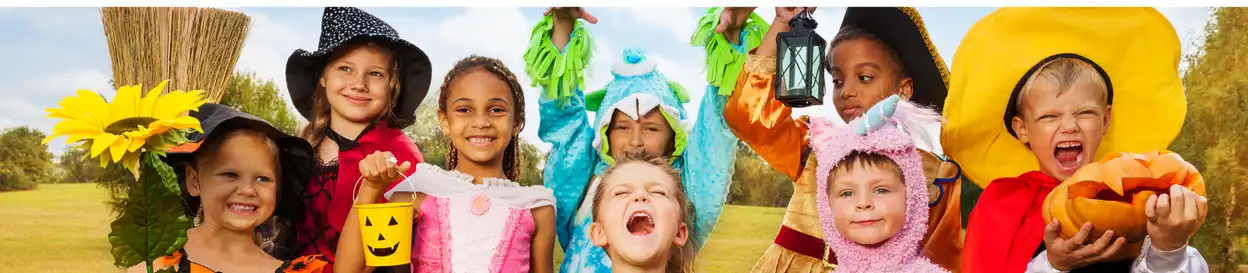 children in hallowe'en costumes